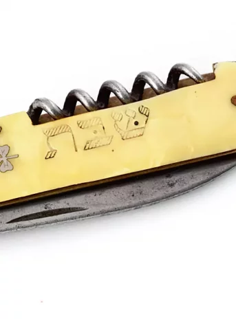 A silver-yellow pocket knife with a short inscription in the Hebrew alphabet.